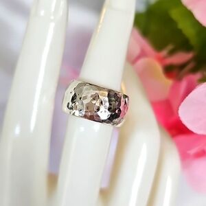Silpada  Sterling  Silver  Wide Hammered  Band Ring  Size 7. R1343